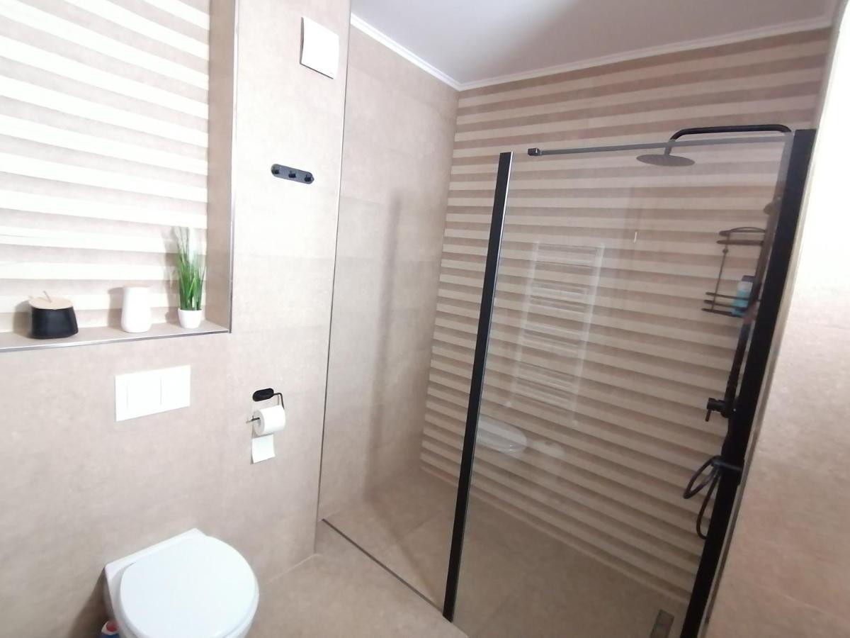 Apartman Sarah Apartment Орадеа Екстериор снимка