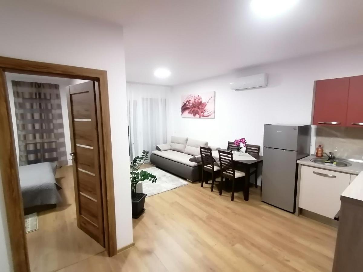 Apartman Sarah Apartment Орадеа Екстериор снимка