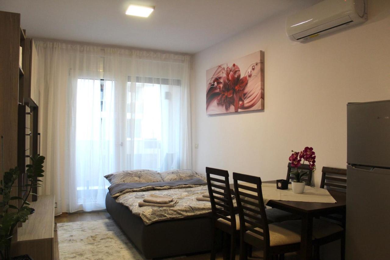 Apartman Sarah Apartment Орадеа Екстериор снимка