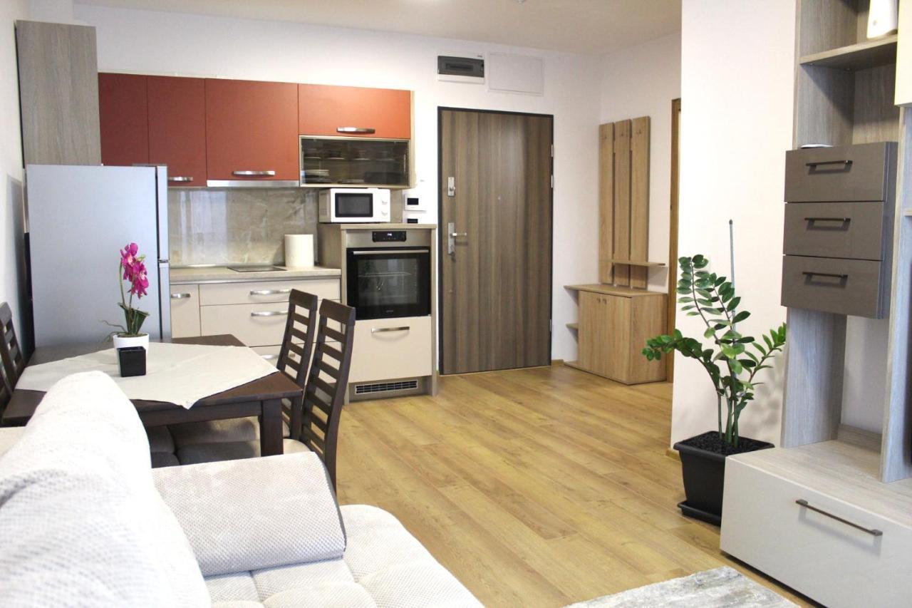 Apartman Sarah Apartment Орадеа Екстериор снимка