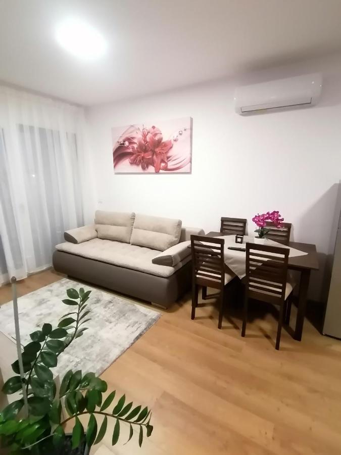 Apartman Sarah Apartment Орадеа Екстериор снимка