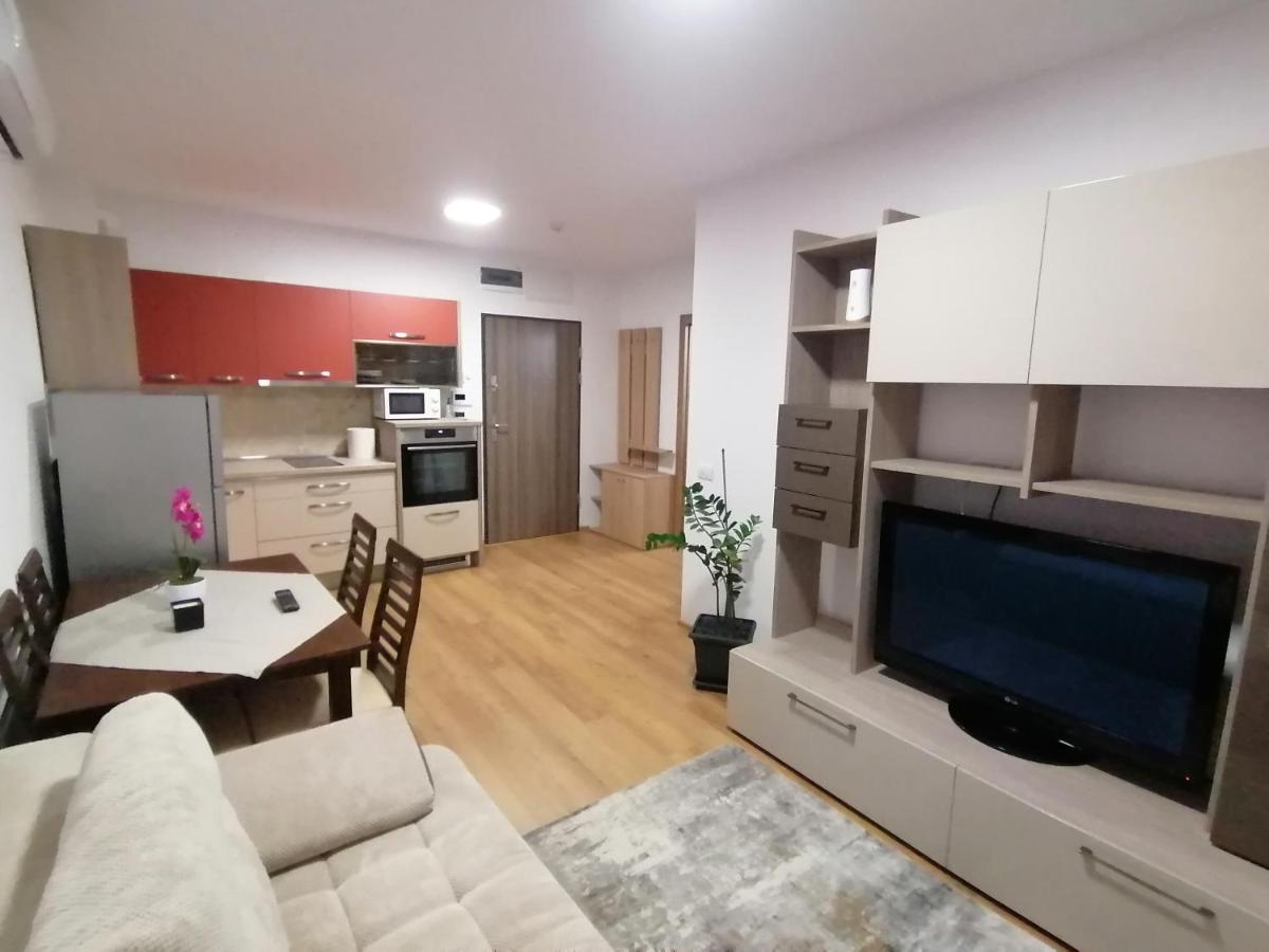 Apartman Sarah Apartment Орадеа Екстериор снимка