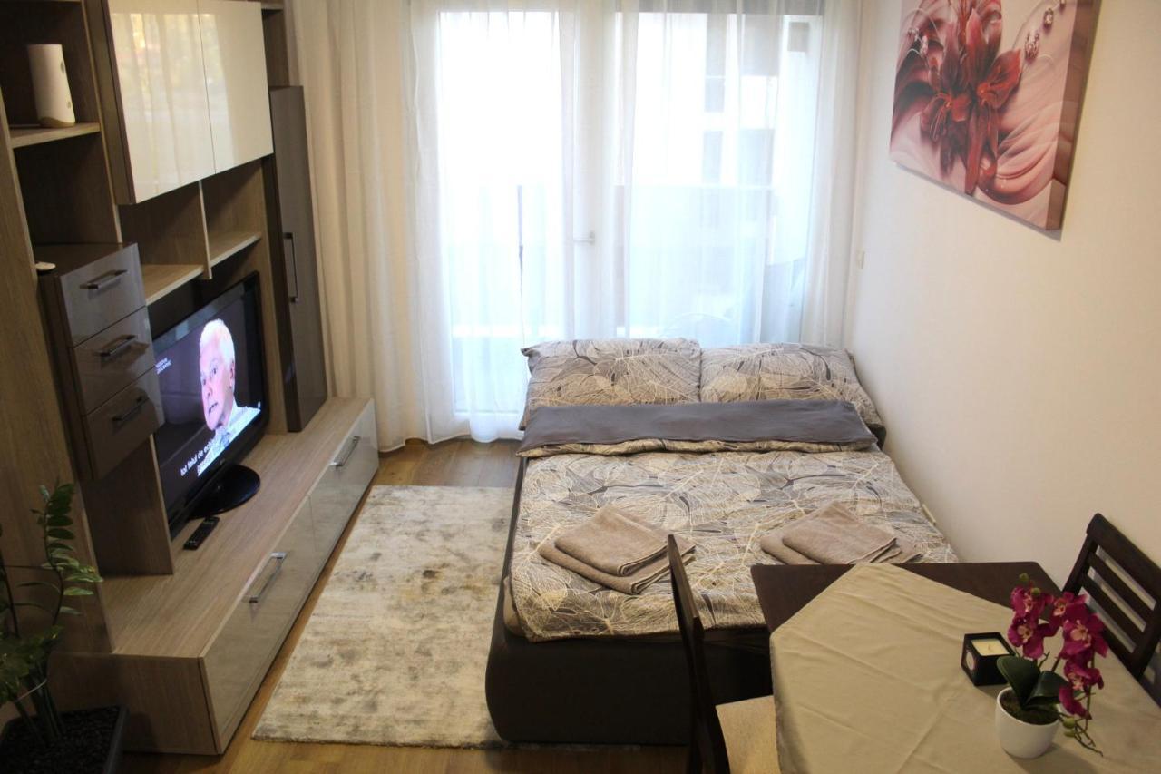 Apartman Sarah Apartment Орадеа Екстериор снимка