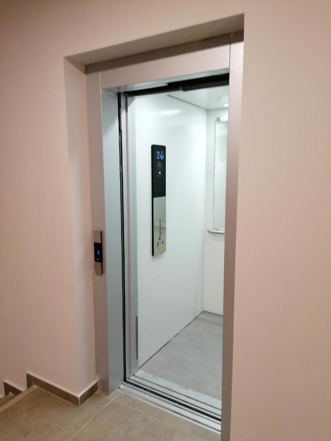 Apartman Sarah Apartment Орадеа Екстериор снимка